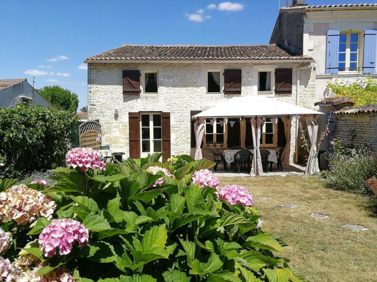 Gite Chez Riviere Nantillé Exteriör bild