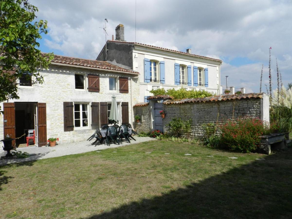 Gite Chez Riviere Nantillé Exteriör bild